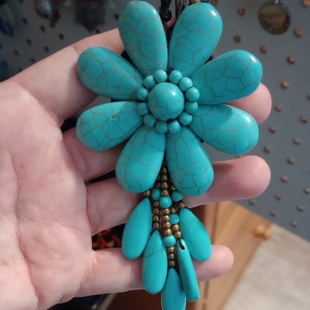Turquoise Floral Pendant Necklace